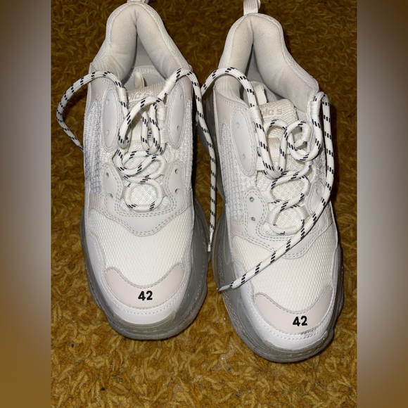 Balenciaga - Picture 1 of 3